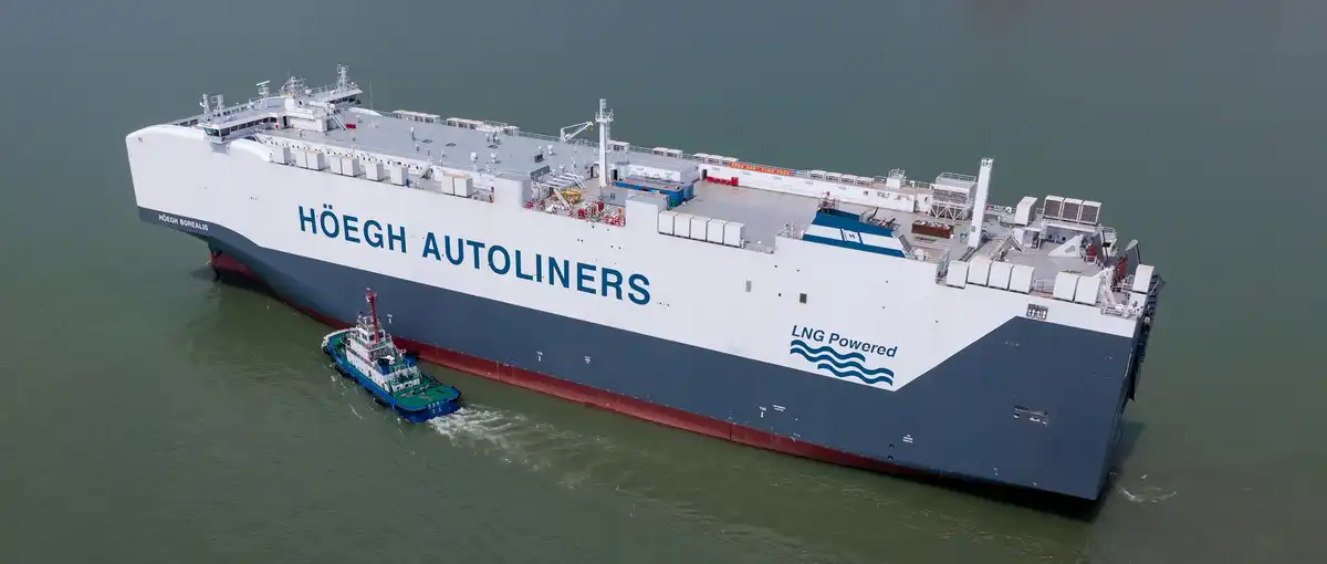 Höegh Aurora at Sea