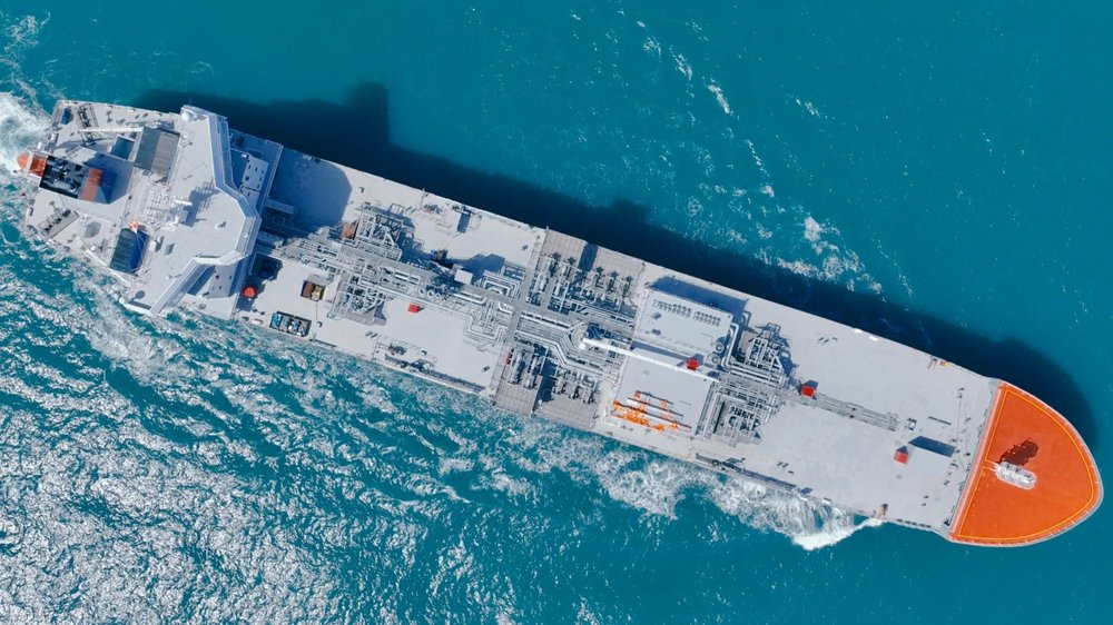 30,000 cbm LNG carrier with FGS Coral Nordic