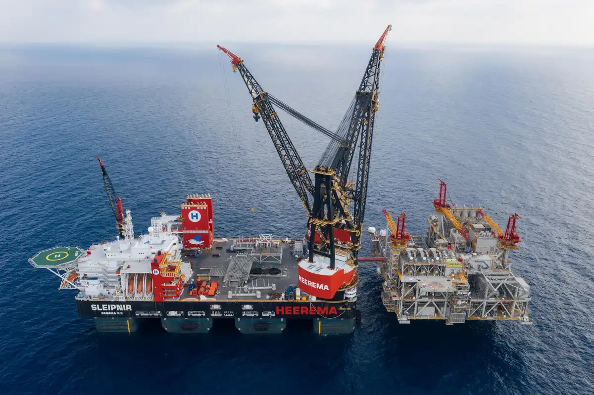 Semi-Submersible Crane Vessel Sleipnir with FGS