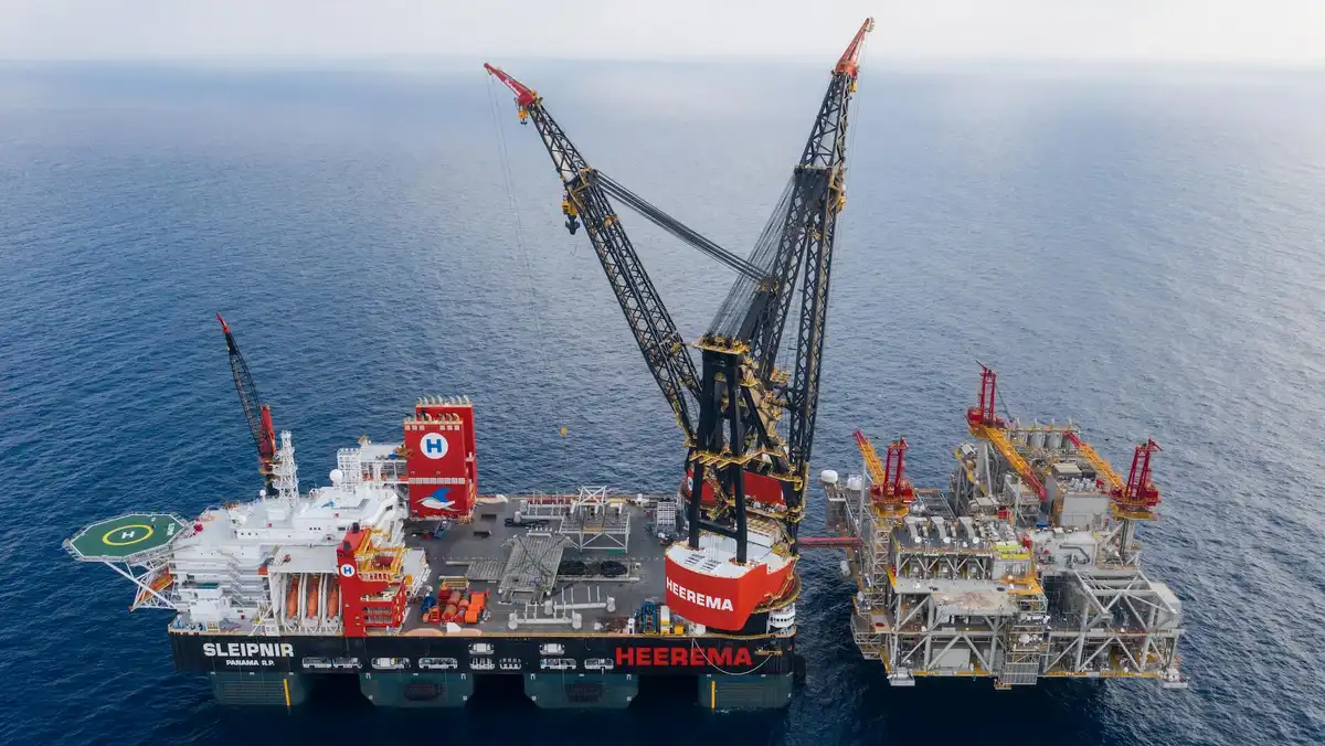 Semi-Submersible Crane Vessel Sleipnir with FGS