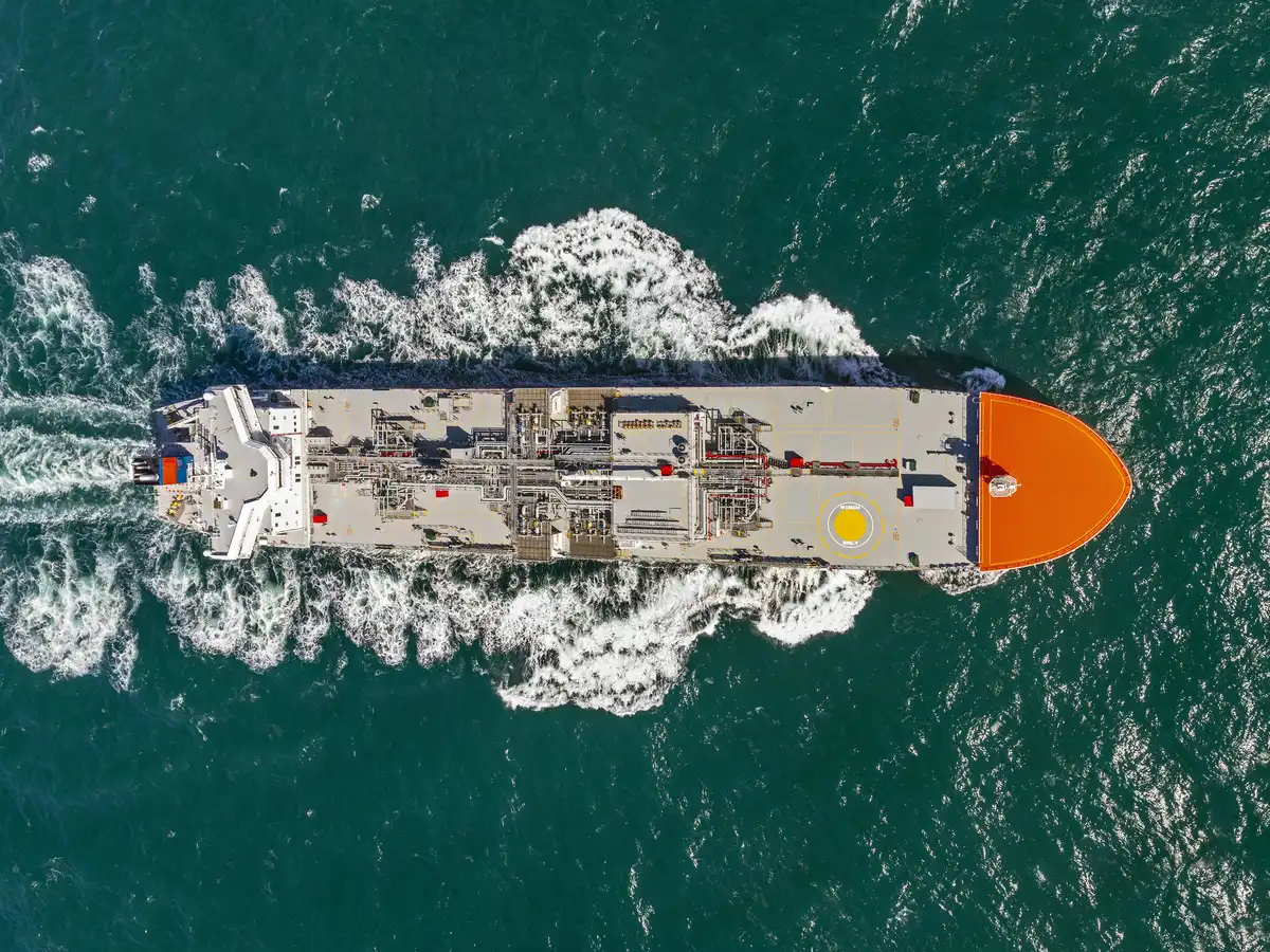 30,000 cbm LNG carrier with FGS Coral Nordic