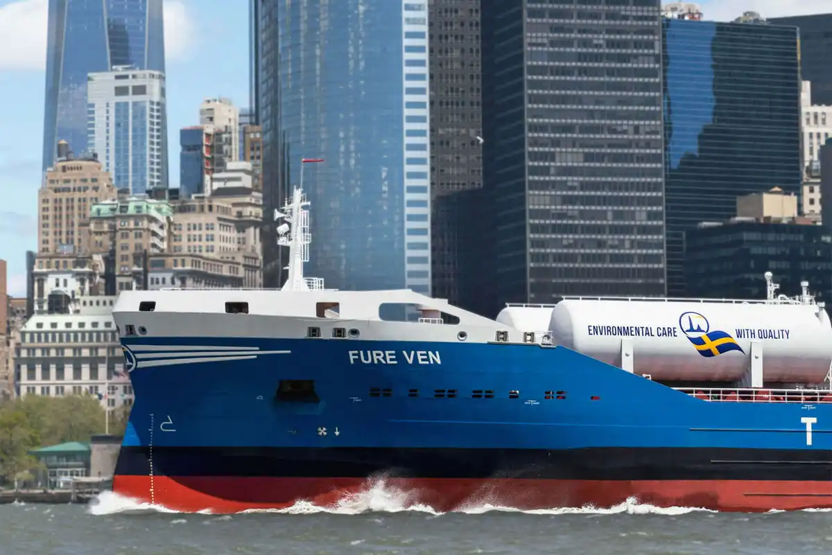 16,300 DWT Tanker for Oil and Chemical Fure Ven